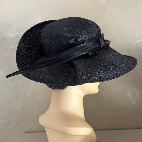 SPLENDID 1940s\' BLACK STRAW WIDE BRIM FEDORA WITH LONG BLACK FEATHER main image 6